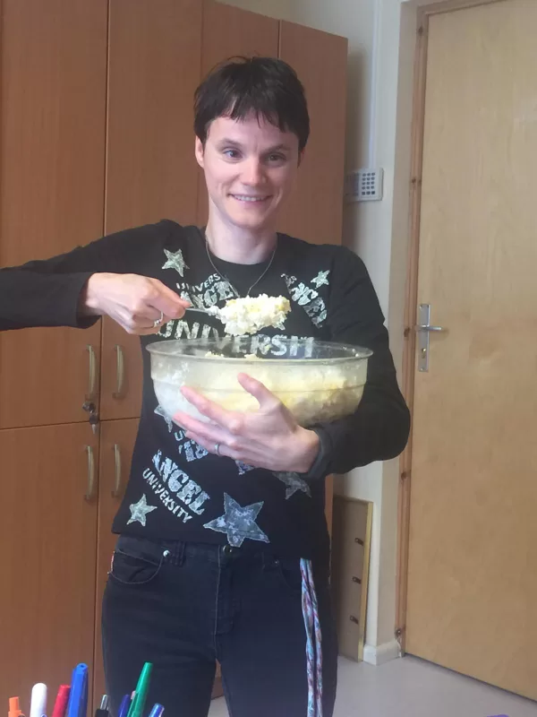Mācāmies aprēķināt nepieciešamos ēdiena daudzumus.. ne vienmēr sanāk un pabarojam arī visu